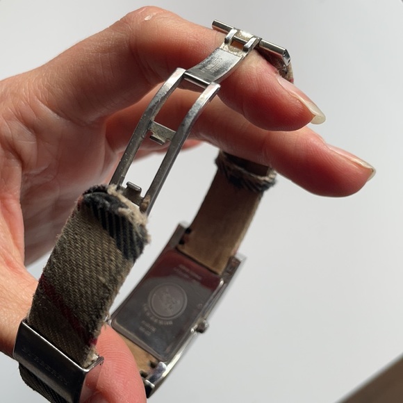 Burberry watch - Picture 2 of 4